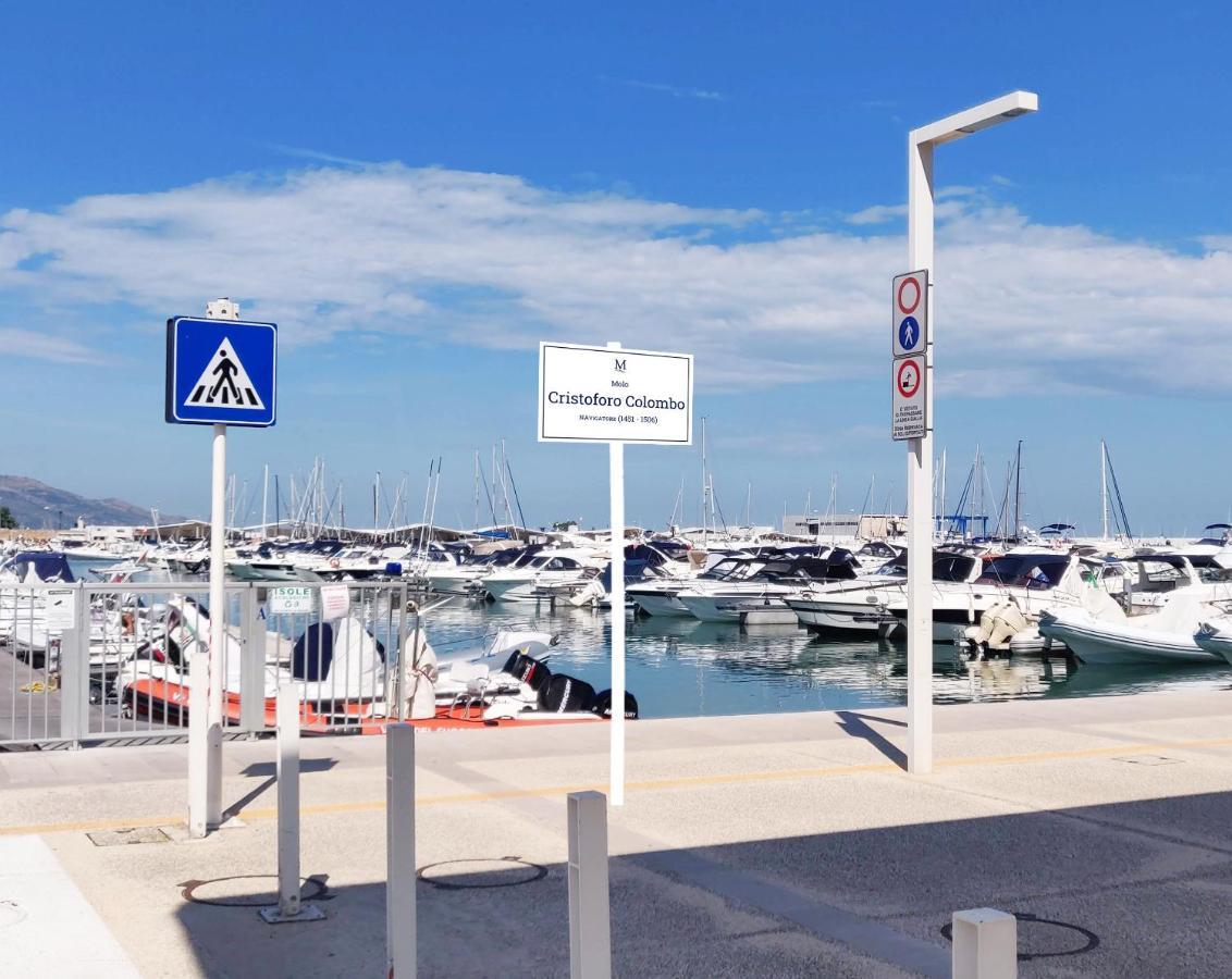Marina Del Gargano Houseboat Hotel Манфредония Екстериор снимка