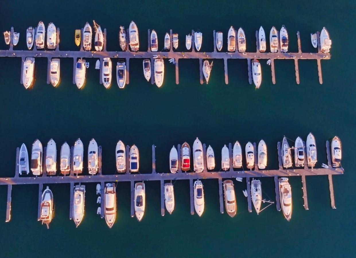 Marina Del Gargano Houseboat Hotel Манфредония Екстериор снимка