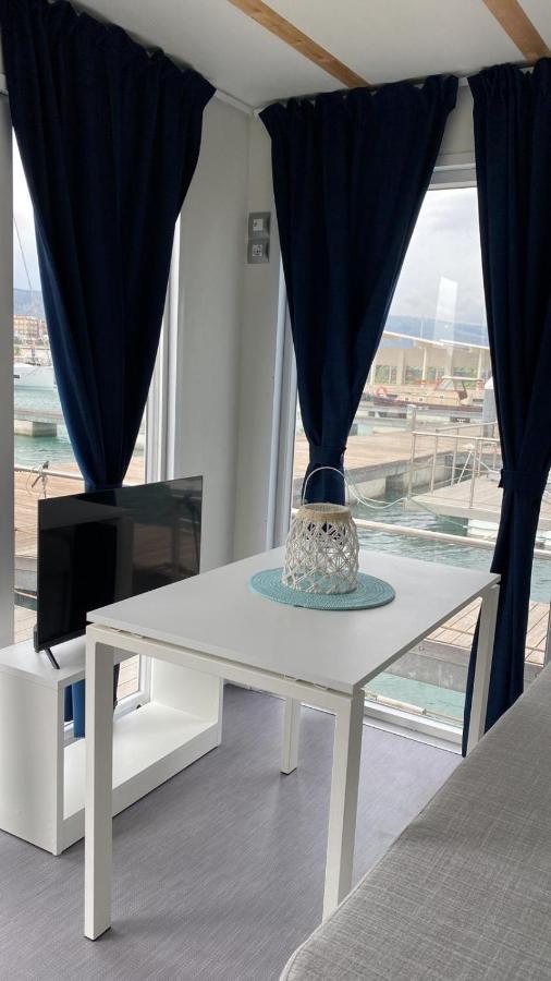 Marina Del Gargano Houseboat Hotel Манфредония Екстериор снимка