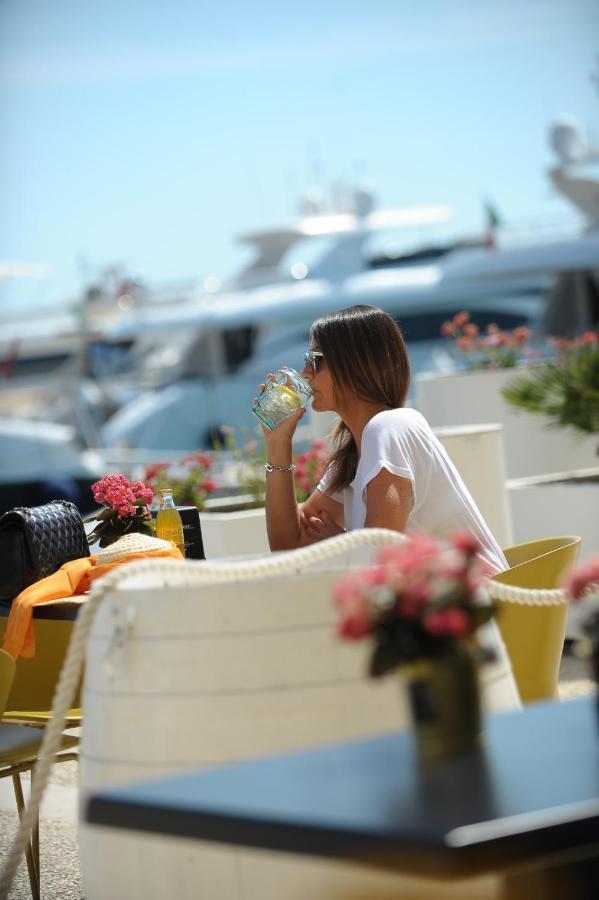 Marina Del Gargano Houseboat Hotel Манфредония Екстериор снимка