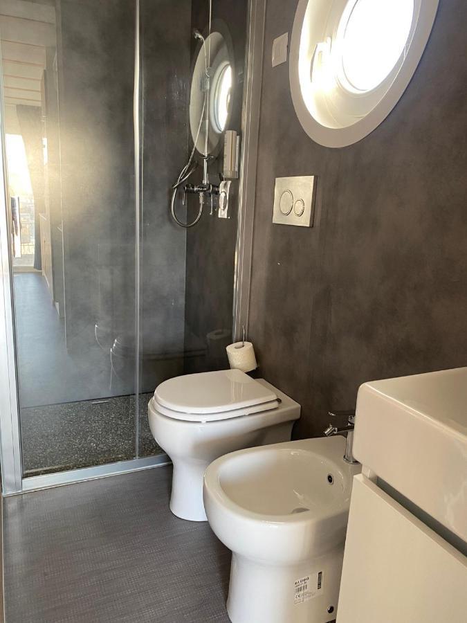 Marina Del Gargano Houseboat Hotel Манфредония Екстериор снимка