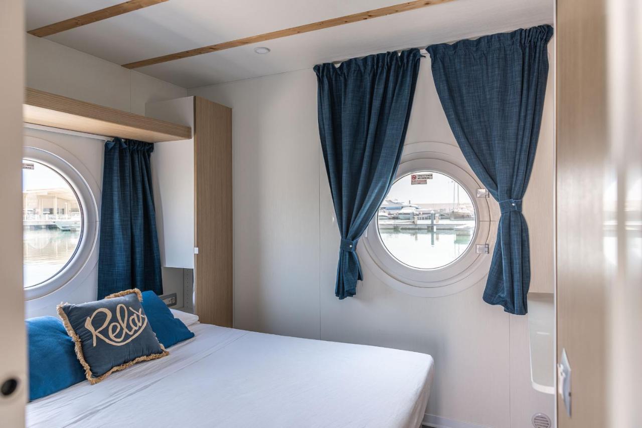 Marina Del Gargano Houseboat Hotel Манфредония Екстериор снимка