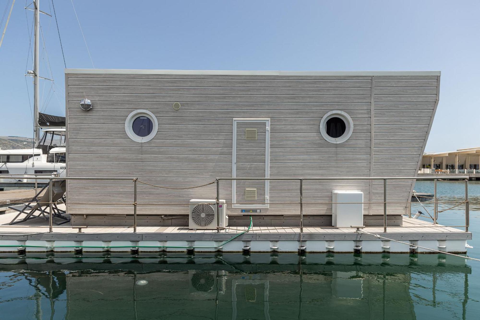 Marina Del Gargano Houseboat Hotel Манфредония Екстериор снимка