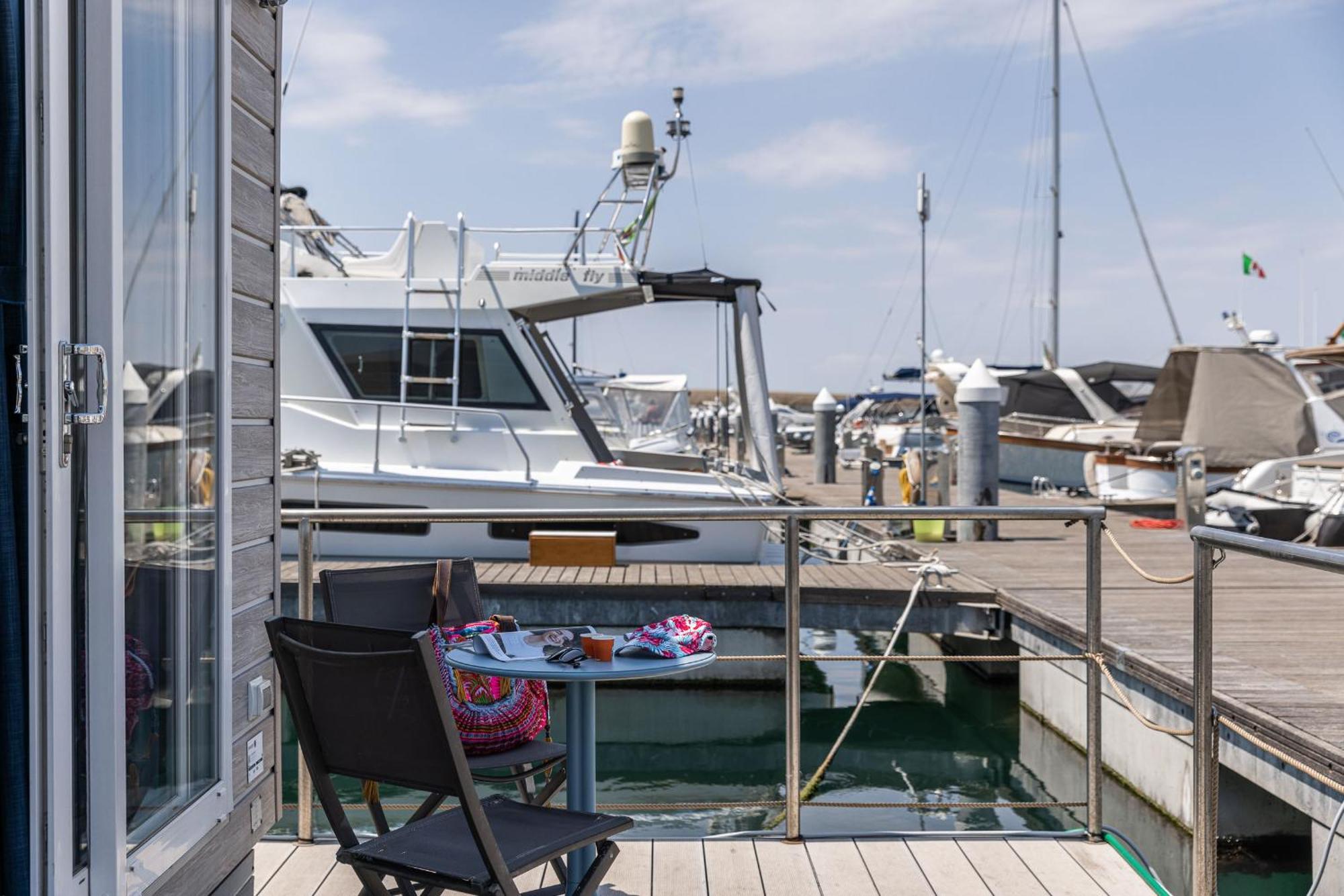 Marina Del Gargano Houseboat Hotel Манфредония Екстериор снимка