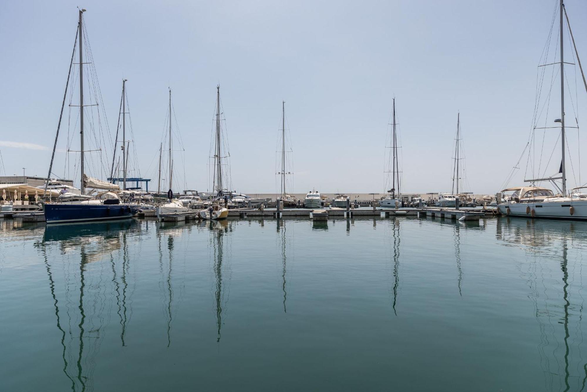 Marina Del Gargano Houseboat Hotel Манфредония Екстериор снимка