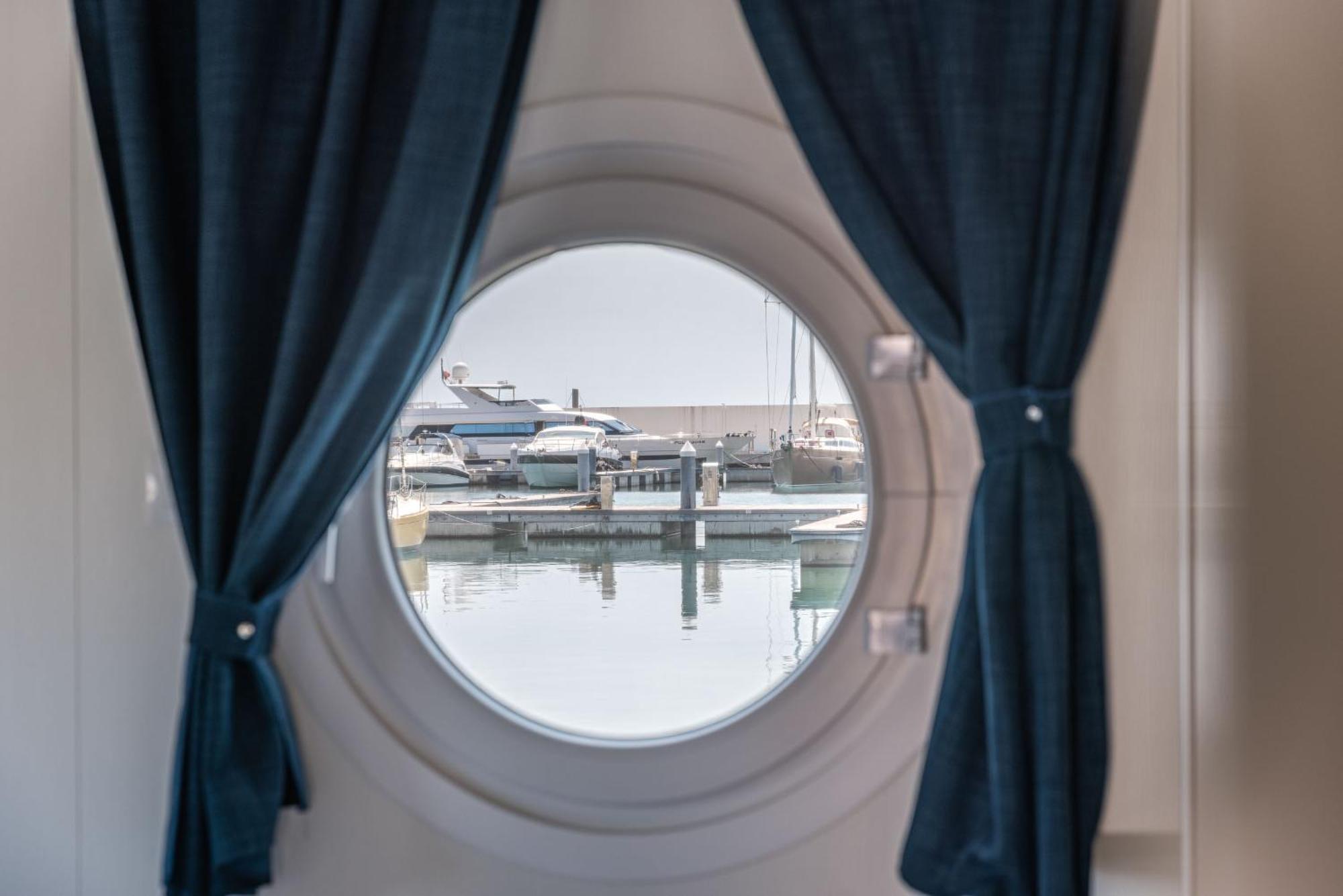 Marina Del Gargano Houseboat Hotel Манфредония Екстериор снимка